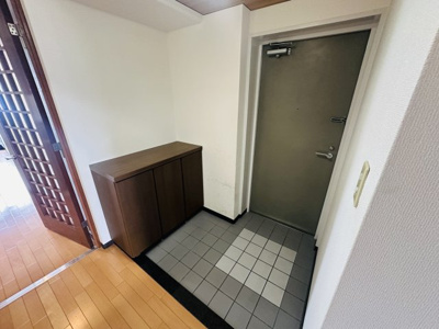 【玄関】 | エステム堺萩原天神 | 玄関にシューズボックスありますよ　玄関周りもスッキリ片付きますね♪