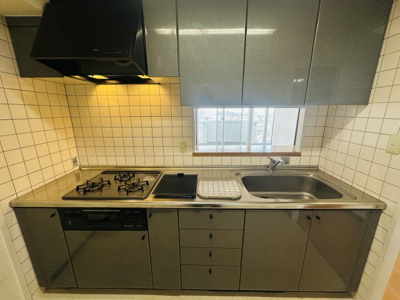 【キッチン】 | エステム堺萩原天神 | 対面式を採用したキッチンですので、リビングで寛ぐご家族をいつも感じられます！会話を楽しみながら家事ができますね♪