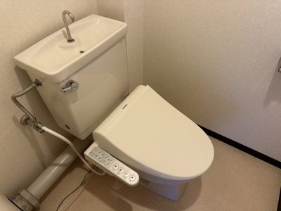 【トイレ】 | エステム堺萩原天神 | 温水洗浄便座ですので、寒い日も温かい便座で安心して使用していただけますよ！