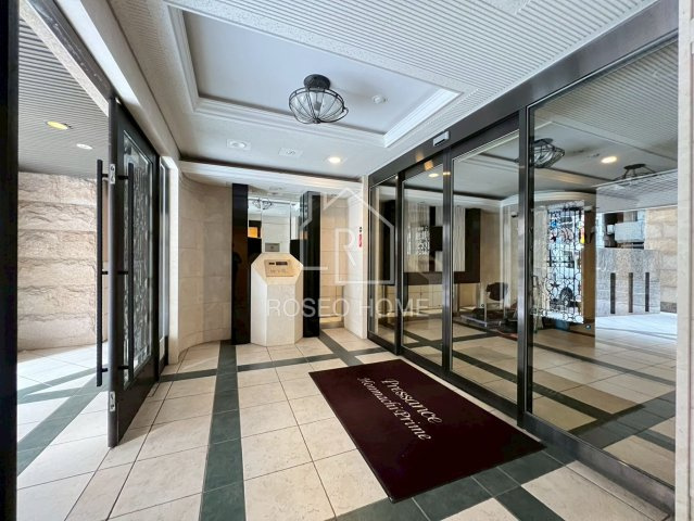 プレサンス本町プライムのエントランス