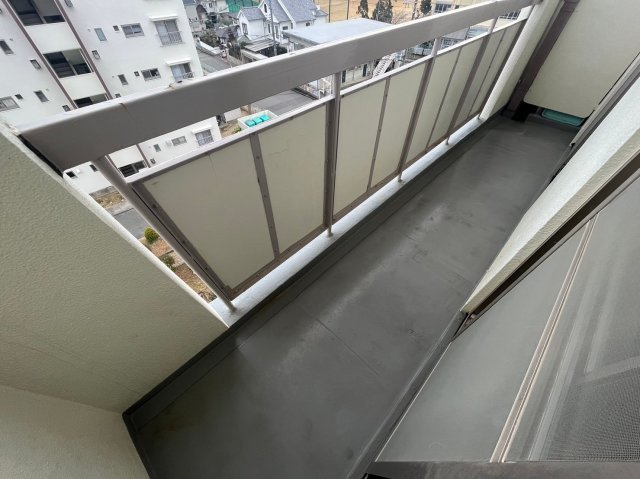 高倉台1団地2号棟のバルコニー