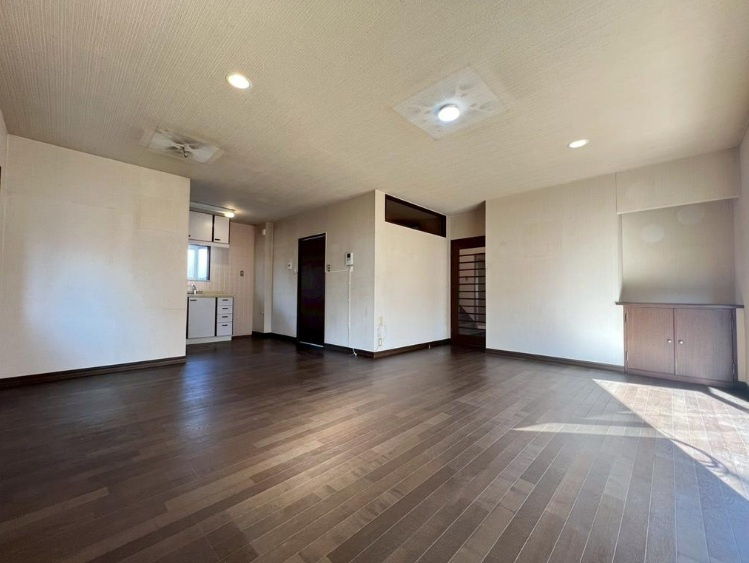 神戸市西区桜が丘東町5丁目の居間・リビング|ご家族みんながゆったりくつろげる広々リビング♪