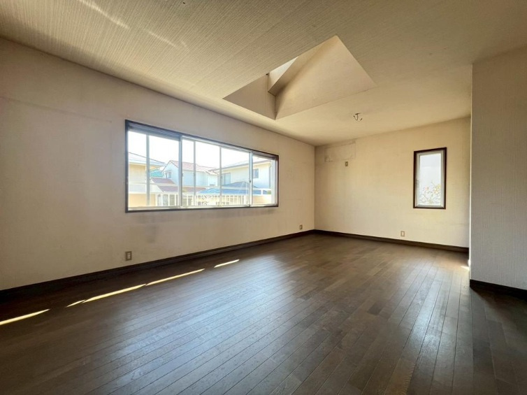 神戸市西区桜が丘東町5丁目の洋室|洋室14帖と広々♪フローリングなのでお掃除がラクラク♪