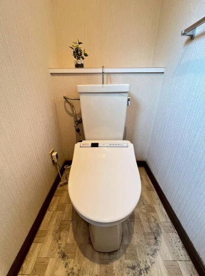 神戸市西区桜が丘東町5丁目のトイレ|窓から光が入り、明るい雰囲気のお手洗いです！