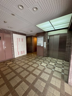 【エントランス】 | シンフォニアみなみが丘C棟 | 当日や夜間でもご案内可能でございます♪
お気軽にお問い合わせくださいませ！