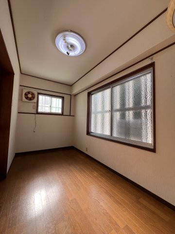 西村邸貸家の居間・リビング|ゆったり過ごせる居間です