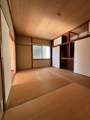 西村邸貸家の和室|畳の上でゆっくりとくつろげる和室です