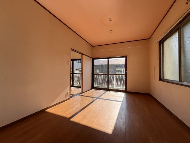 西村邸貸家の居間・リビング|使いやすい居間です