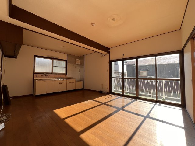 西村邸貸家の居間・リビング|ゆったり過ごせるリビングです