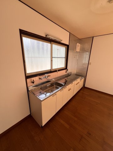 西村邸貸家のキッチン|きれいなキッチンです