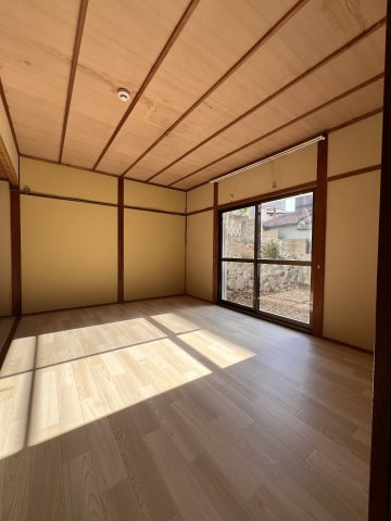 西村邸貸家の居間・リビング|ゆったりとした居間です