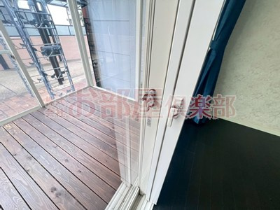 下村貸家のバルコニー