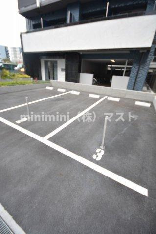 プレサンス大国町ブライスの駐車場