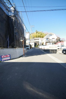 【前面道路含む現地写真】 | 令和８年1月２３日撮影　建築中