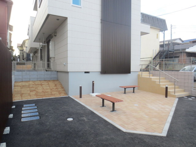 Ｃｈａｍｂｒｅｕｉｌ　シャンブレイユのエントランス|★ベンチもあるちょっとしたスペース★