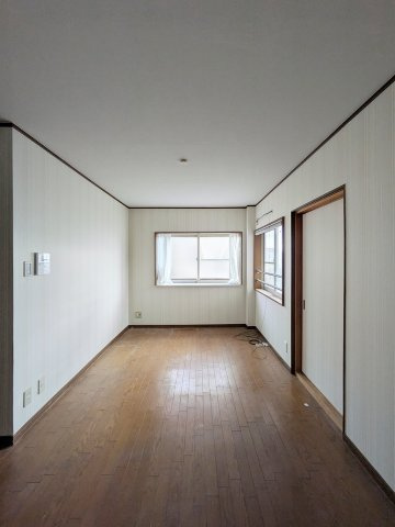 高羽町1丁目中古戸建の居間・リビング