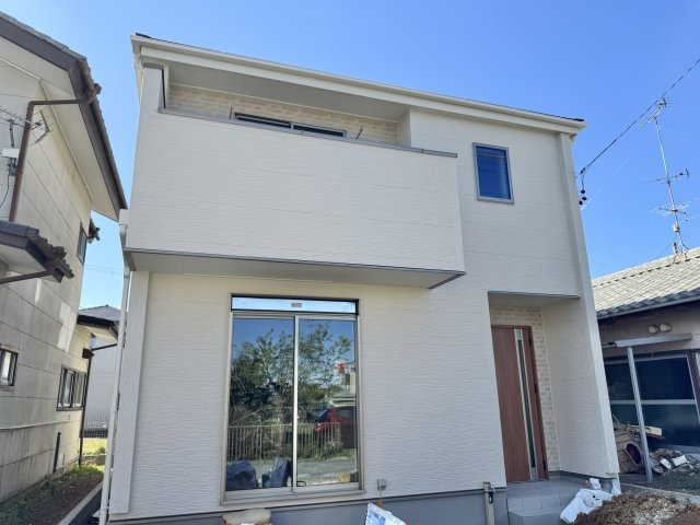 中央区泉4丁目　1号棟の外観|車種によりますが、駐車スペース3台あります。