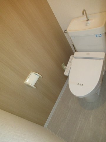 ロイヤルコート兵庫のトイレ|清潔感のあるトイレ空間は、毎日気持ちよく使える設計。シンプルでお手入れもしやすく、来客時も安心して使