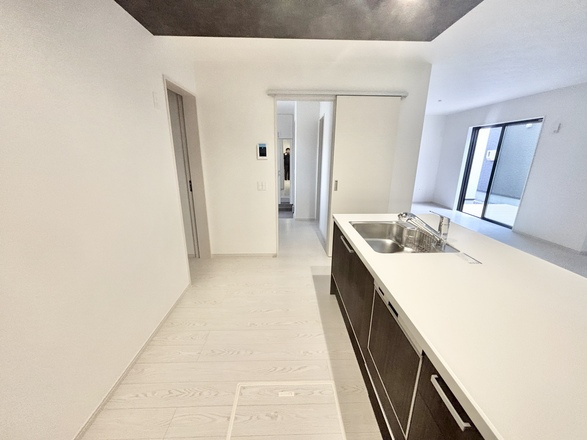 【仲介手数料無料／中川区】Terrechez名古屋市港区西川町1期　全４棟　新築戸建①の玄関