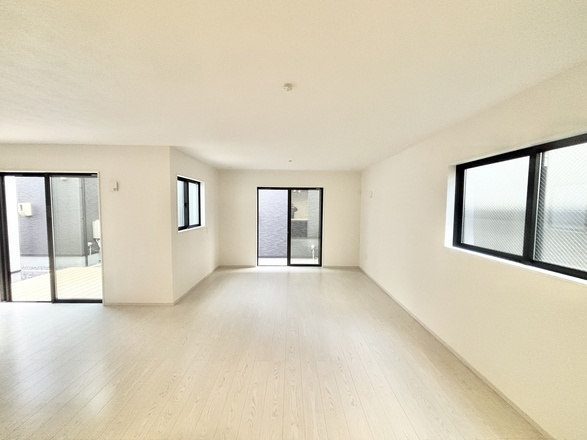 【仲介手数料無料／中川区】Terrechez名古屋市港区西川町1期　全４棟　新築戸建①の居間・リビング