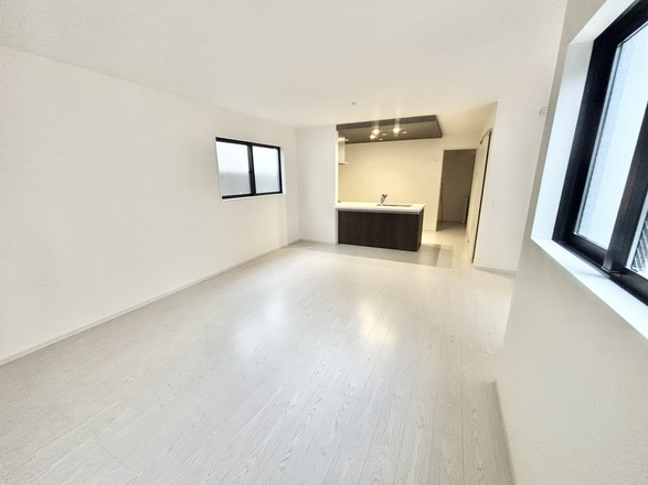 【仲介手数料無料／中川区】Terrechez名古屋市港区西川町1期　全４棟　新築戸建①の居間・リビング