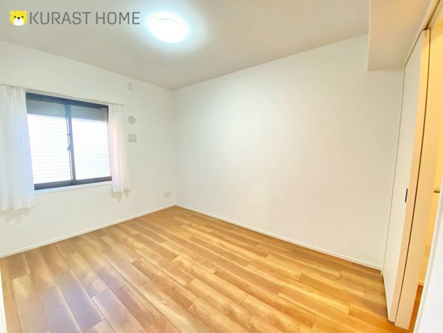 イニシア桂大橋　2階の洋室