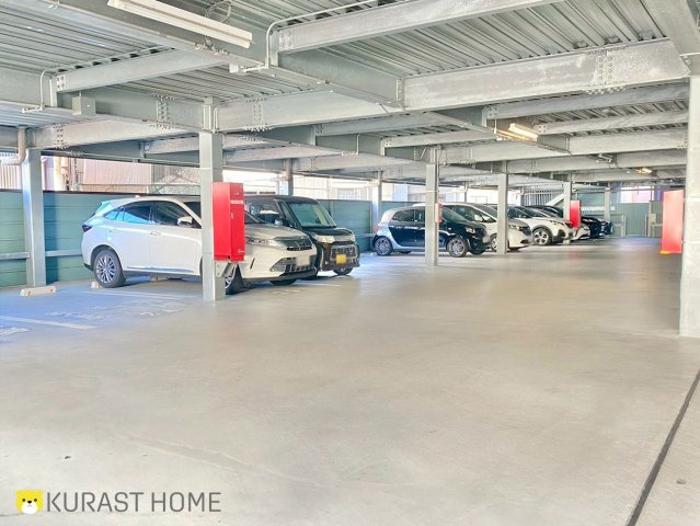 イニシア桂大橋　2階の駐車場