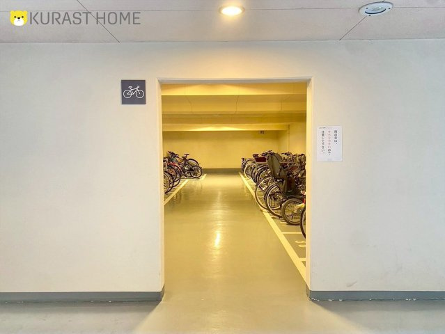 イニシア桂大橋　2階の駐輪場