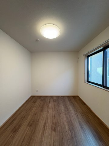 グランソフィア廻田町の洋室