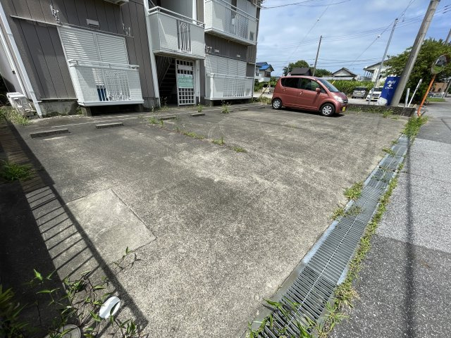 モアクレスト早野の駐車場