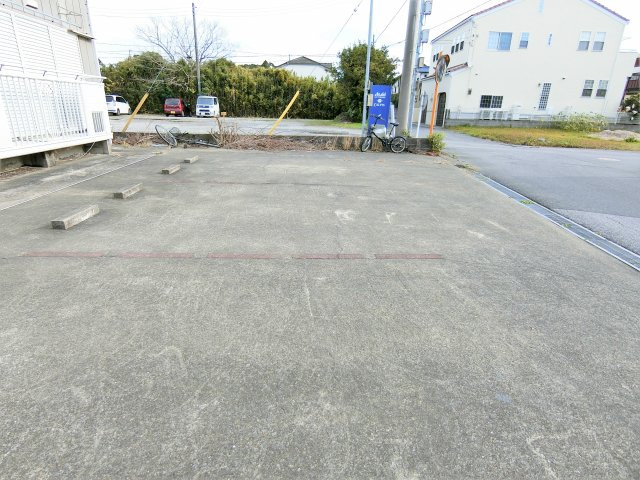 モアクレスト早野の駐車場