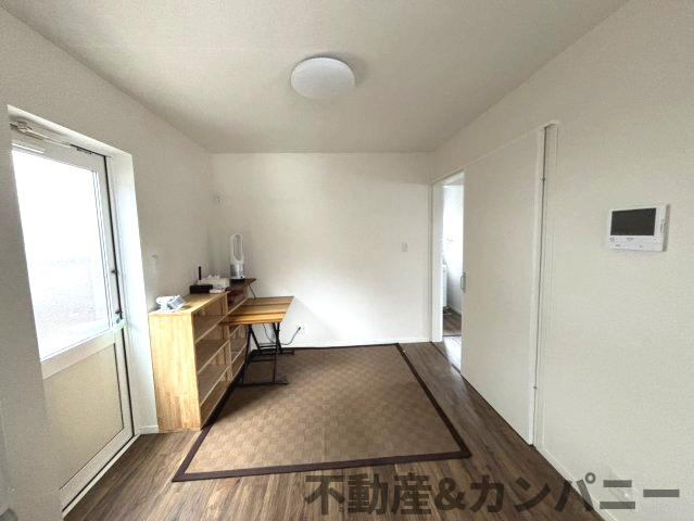 土居町の中古戸建の居間・リビング|ゆったりとした居間です