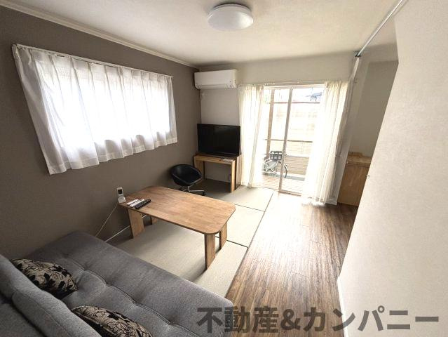 土居町の中古戸建の居間・リビング|おしゃれなリビングです