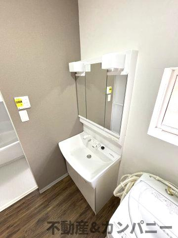 土居町の中古戸建の独立洗面台|朝の身支度には欠かせない独立洗面化粧台