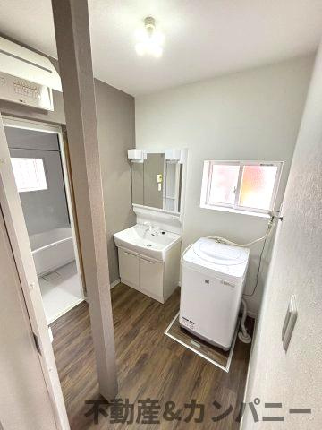 土居町の中古戸建の独立洗面台|独立洗面化粧台が付いています