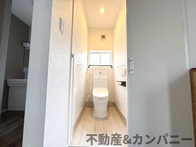 土居町の中古戸建のトイレ|シンプルで使いやすいトイレです