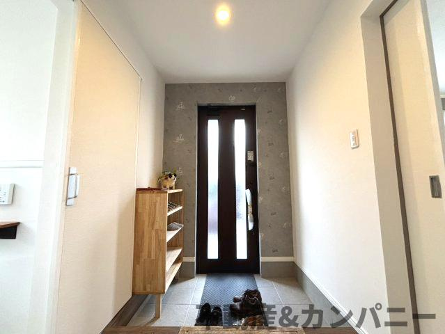 土居町の中古戸建の玄関|落ち着いた玄関です