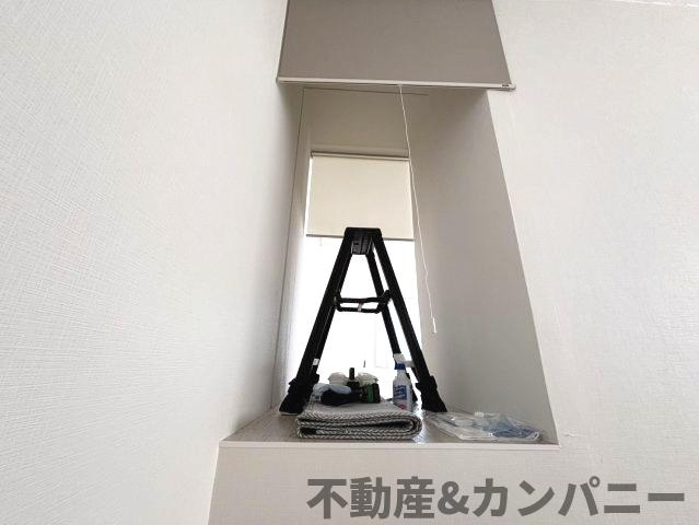 土居町の中古戸建の内装|2階の部屋の収納スペースです。隣の部屋に通り抜けることもできます♪