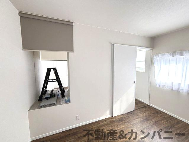 土居町の中古戸建の内装|2階の部屋の収納スペースです。隣の部屋に通り抜けることもできます♪