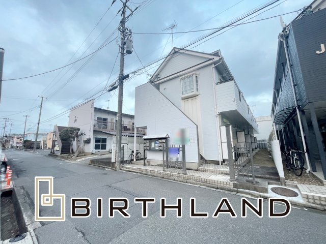 想定年間賃料358万　想定利回り15.2％　木造アパートの外観