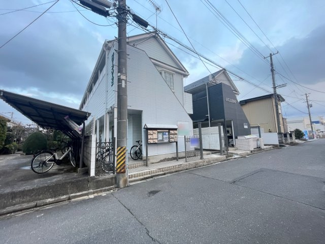 想定年間賃料358万　想定利回り15.2％　木造アパートの外観