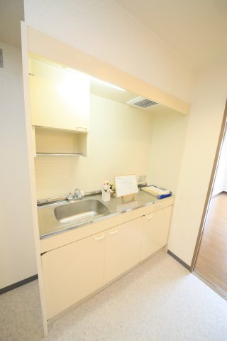 フローラルハイツのキッチン|別部屋同間取りのお写真となります。参考にご覧くださいませ。