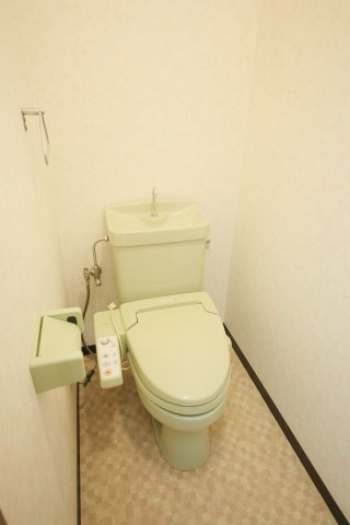 フローラルハイツのトイレ|別部屋同間取りのお写真となります。参考にご覧くださいませ。