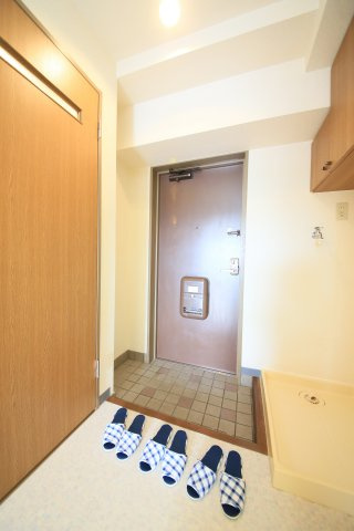 フローラルハイツの玄関