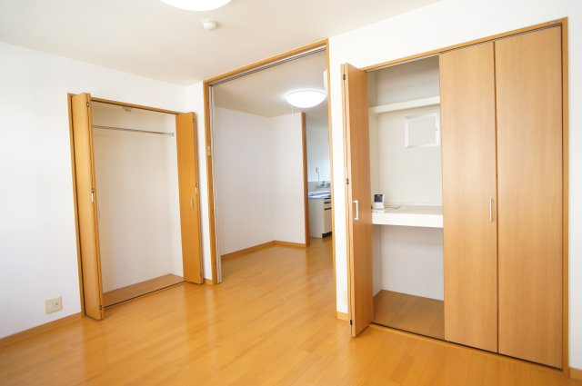 川上ビルの洋室