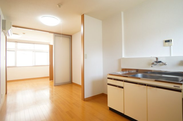 川上ビルの洋室