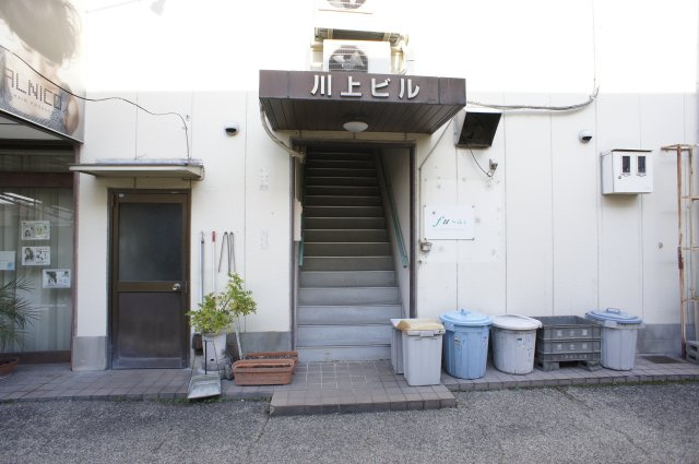 川上ビルのエントランス