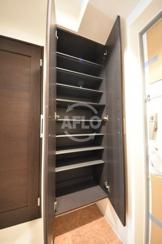 Luxe海老江Ⅱの玄関|Luxe海老江II（ラグゼ海老江II）　下駄箱