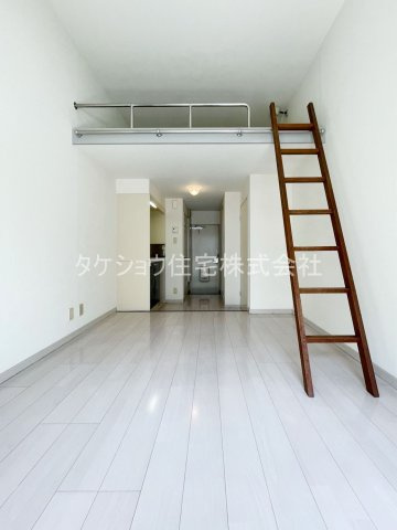 クィーンコート井尻の洋室|※102です。