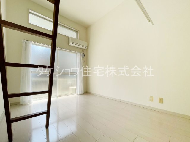 クィーンコート井尻の洋室|※102です。